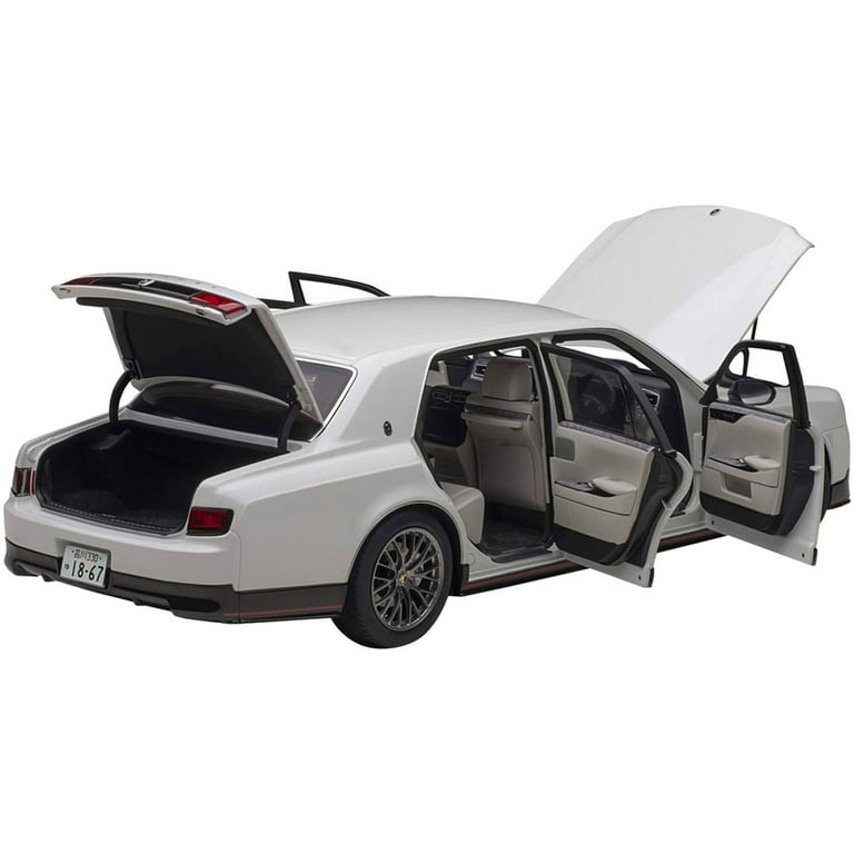 Toyota Century GRMN RHD (Right Hand Drive) Pearl White 1/18 Model