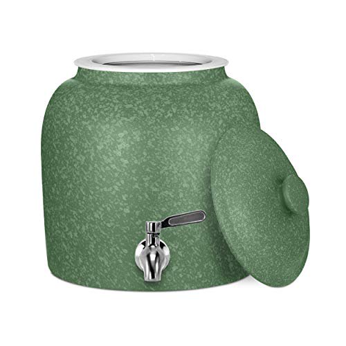 Geo Sports Distributeur d'Eau en Porcelaine (Série Mouchetée de Couleur Unie); Couvercle et Valve Inclus, Prêt pour l'Expédition par Communications Électroniques (Crock Vert avec Motif Moucheté)