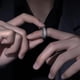 thumbnail image 2 of Anillo de acero inoxidable para dedo pulgar de hombre en tono plateado, anillos de promesa para hombre, banda de boda de ajuste cómodo, 2 of 5