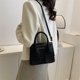 thumbnail image 5 of Bolso de hombro para mujer Bolso bandolera simple de PU Bolso de mensajero retro cuadrado (Negro), 5 of 7