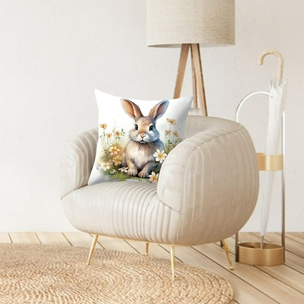Cojín de Lino con Estampado de Conejito de Pascua y Flores para La Sala de Estar o El Sofá.