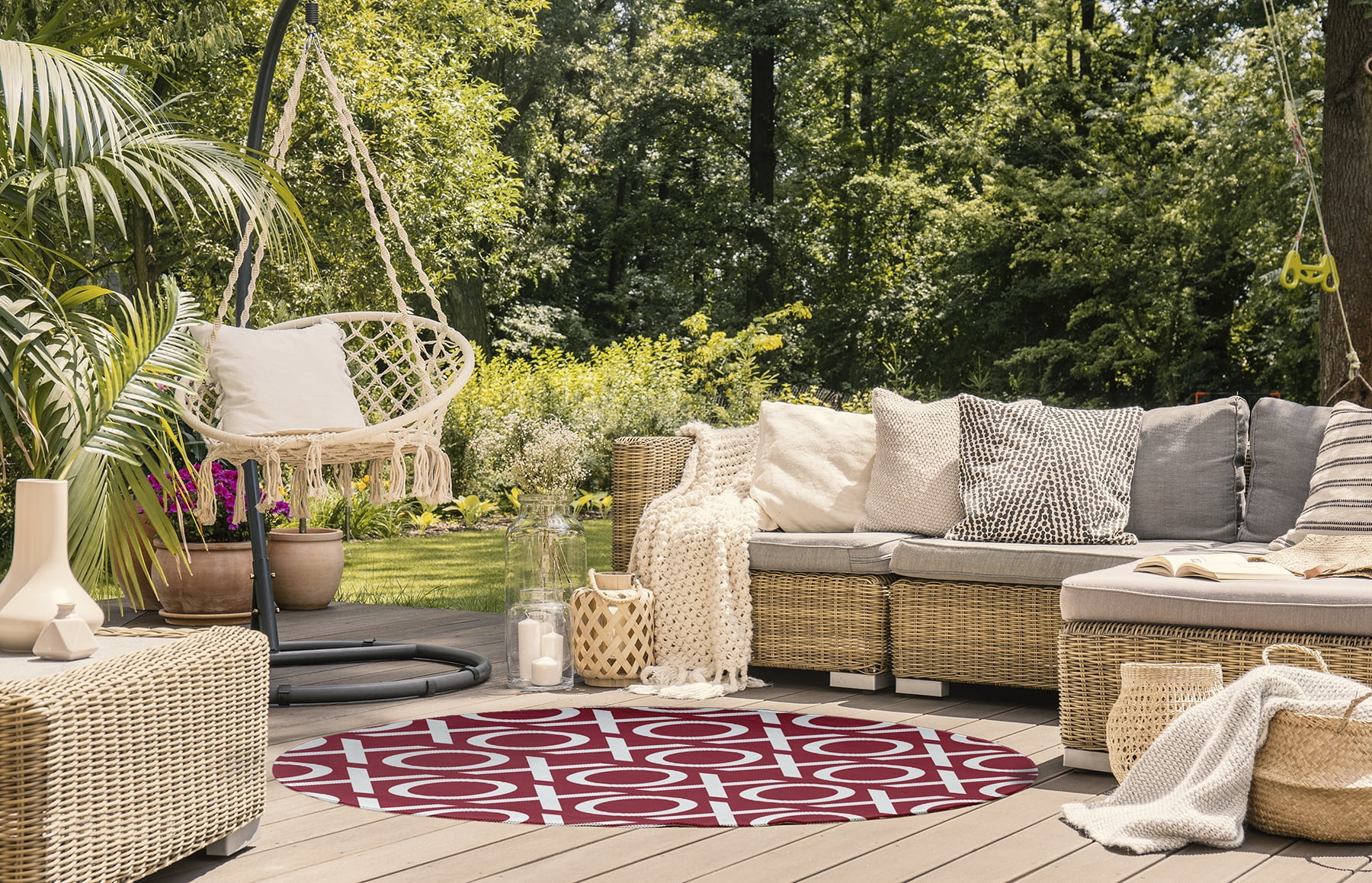 Simply Daisy 5' Round Brick Hugs and Kisses Valentines Chenille Indoor/Outdoor Rug