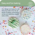 thumbnail image 5 of Benty Cakes - El Paquete Original De Cakepuck Baker - ¡Mejor Que Un Cake Pop! Hacer Postre Cubierto De Chocolate - Silicona Sin Bpa - Incluye 3 Juegos De Moldes + 5 Bandejas + 6 Raspadores - Verde, 5 of 5
