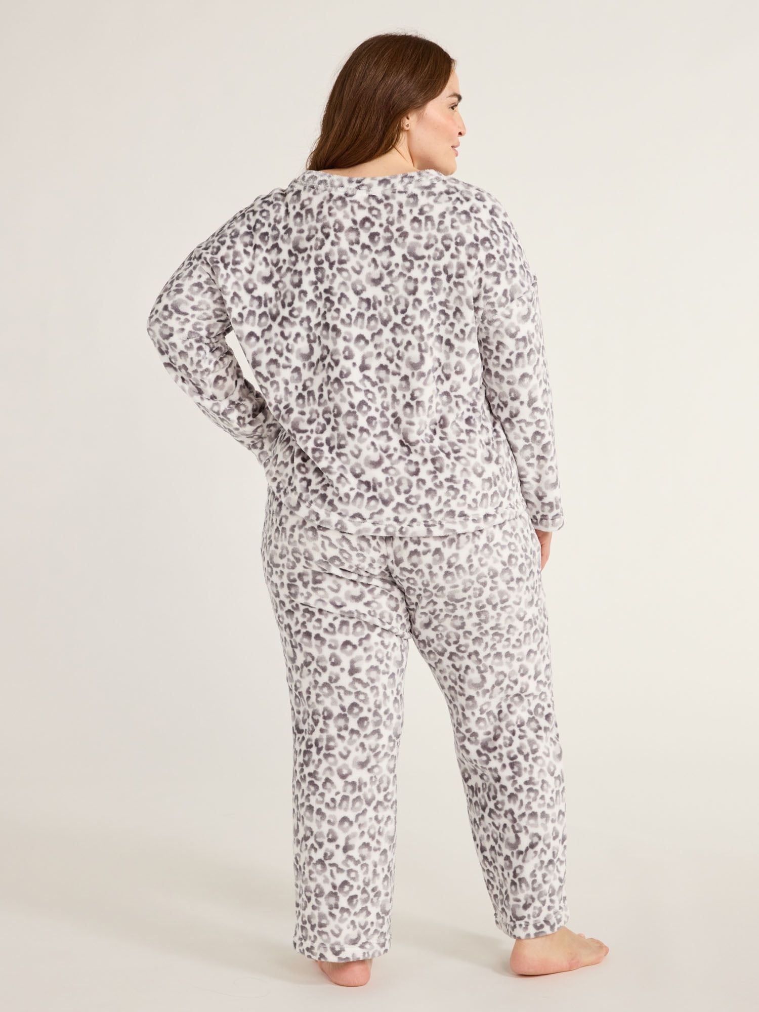 Joyspun Women's Folded Giftable Plush Long Sleeve Top with Pant Pajamas Set, 2-Piece, Sizes S to 3X