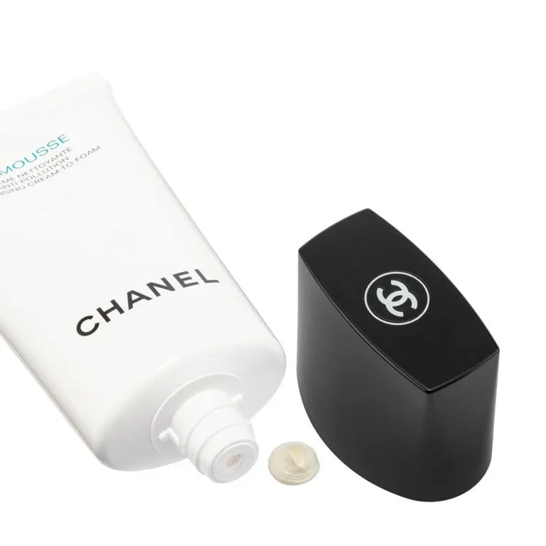 LE BLANC Intense Brightening Foam Cleanser | CHANEL