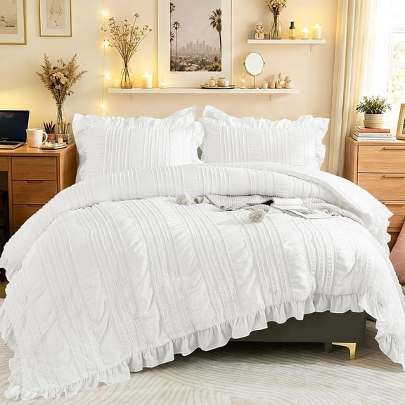 White Queen Seersucker Ruffle Comforter Set with Tufted Pillowcases