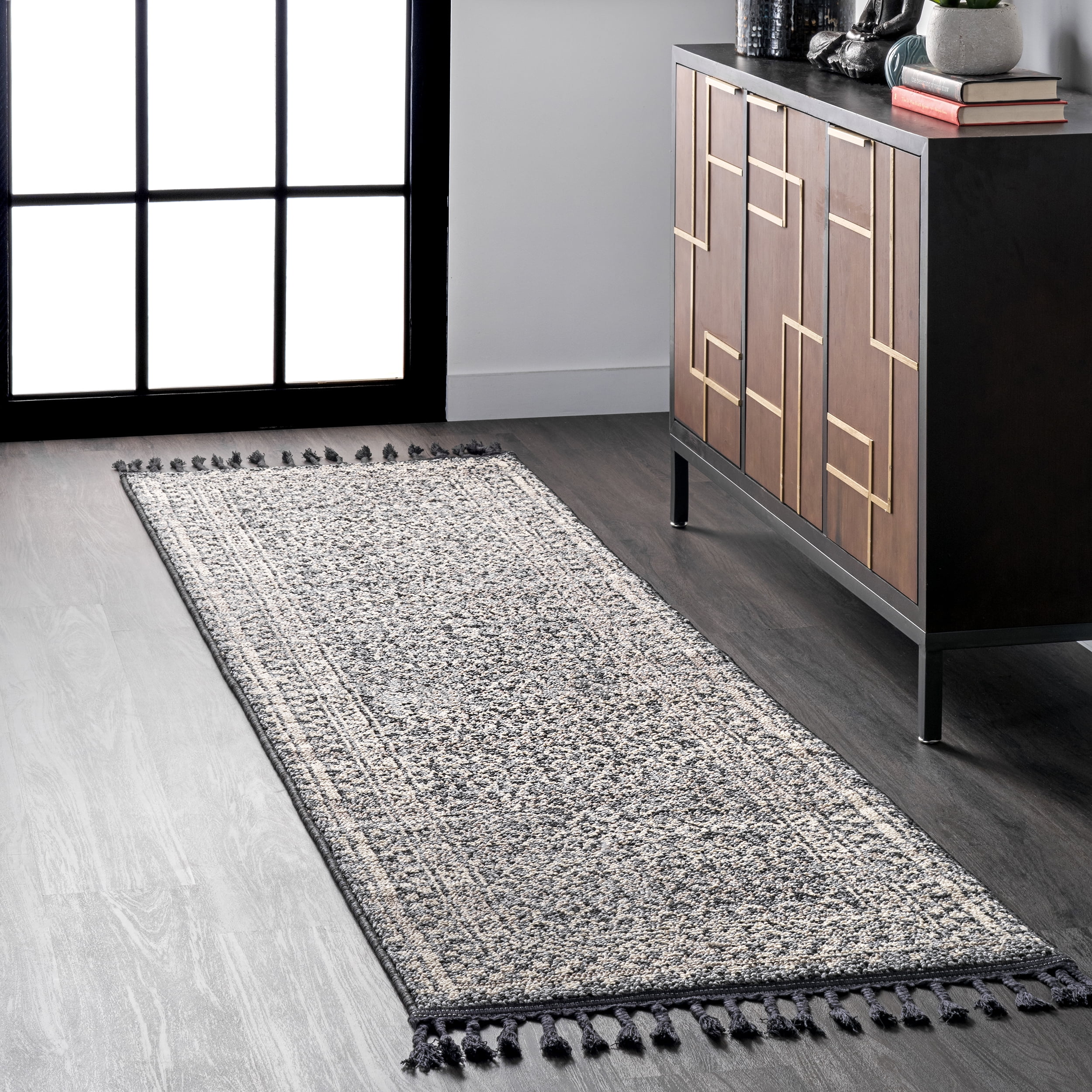 nuLOOM Claudia Diamond Tassel Rug Area Rug