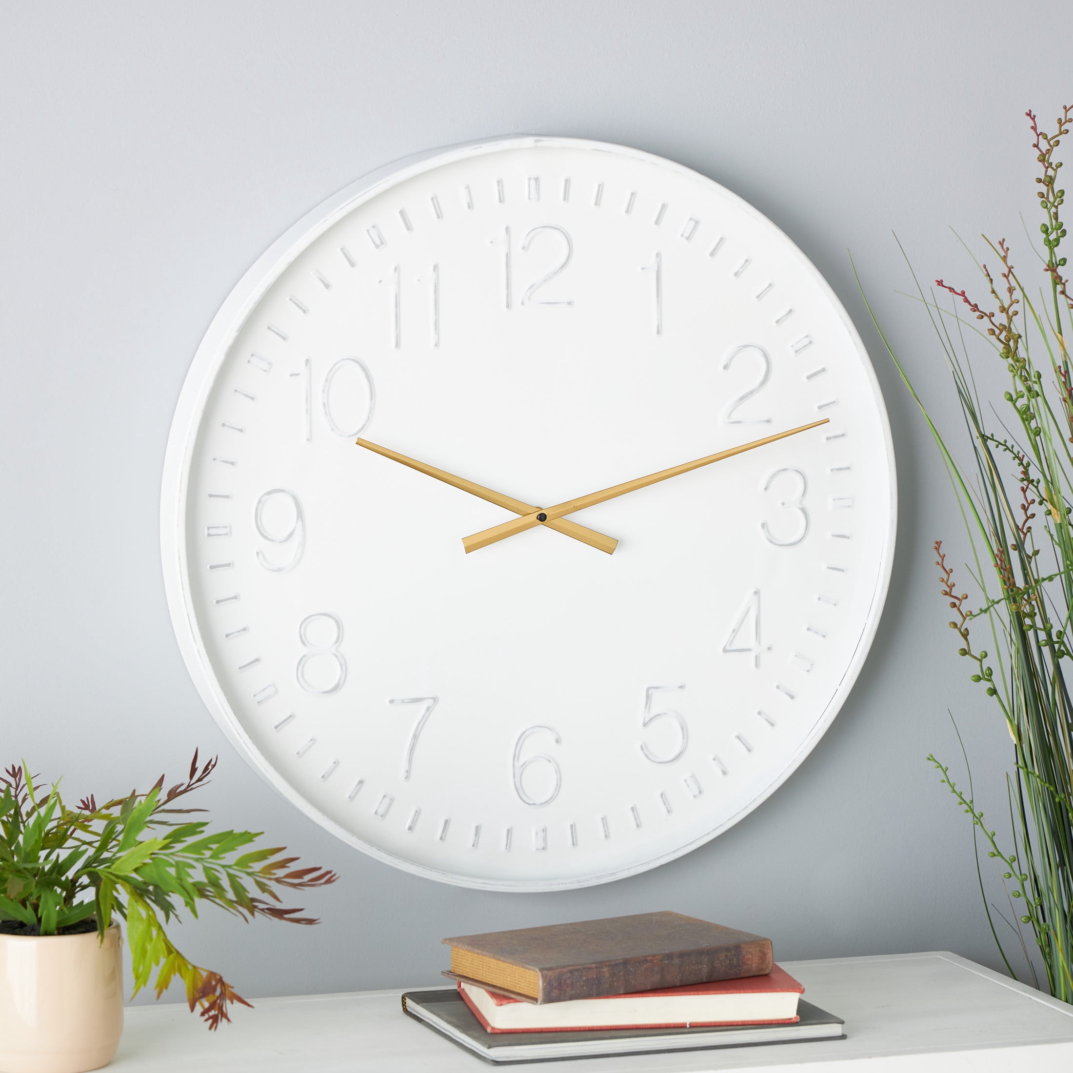 DecMode 24" White Metal Round Wall Clock