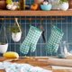 thumbnail image 2 of Juego de 2 guantes de cocina KitchenAid Gingham Aqua Sky Cotton, 2 of 5