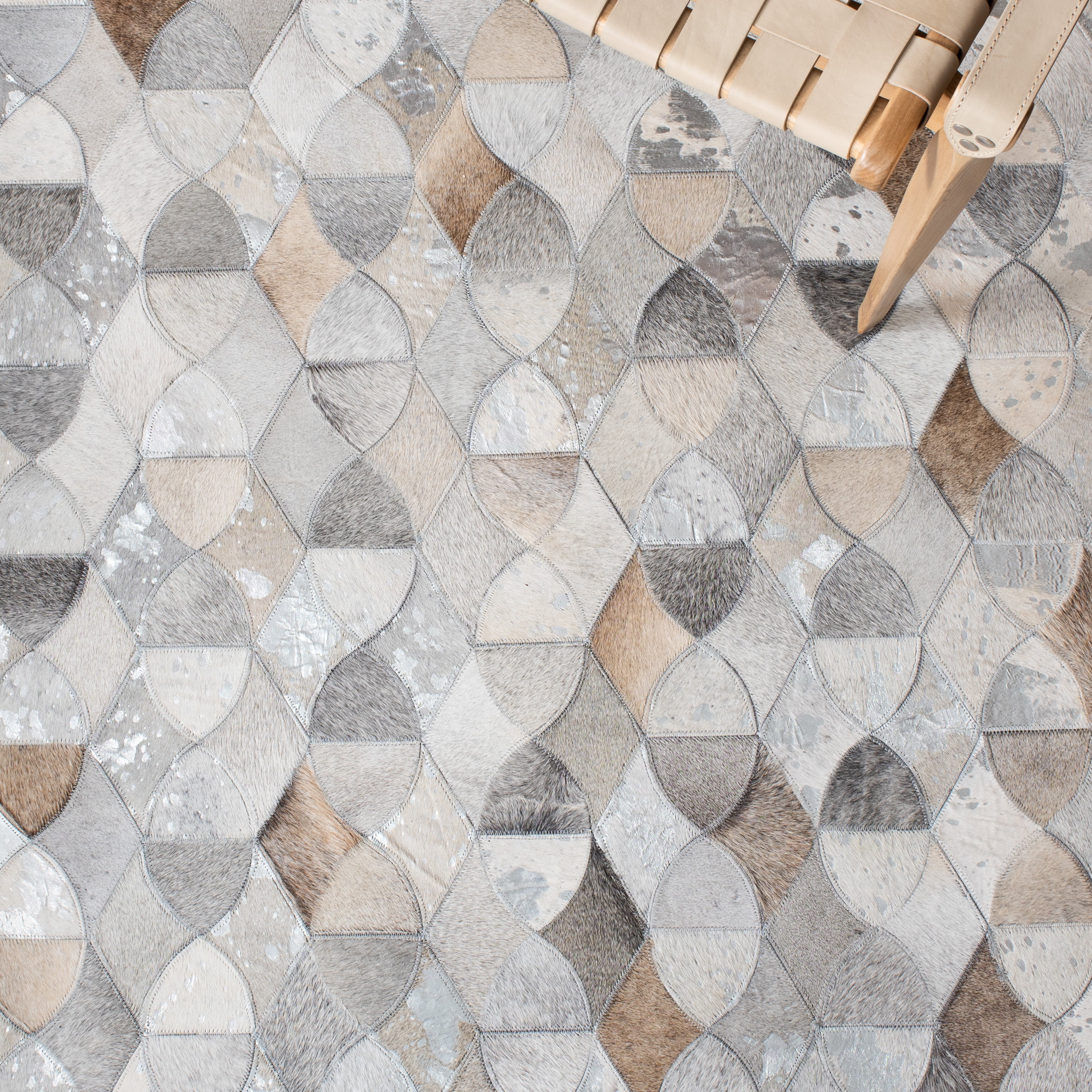 SAFAVIEH Studio Leather Albina Geometric Area Rug, Ivory/Grey, 8' x 10'
