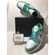 thumbnail image 3 of Ni - ke Ni - ke Air Jordan 1 Low SE New Emerald/Taxi-White Men 10 DN3705-301, 3 of 5