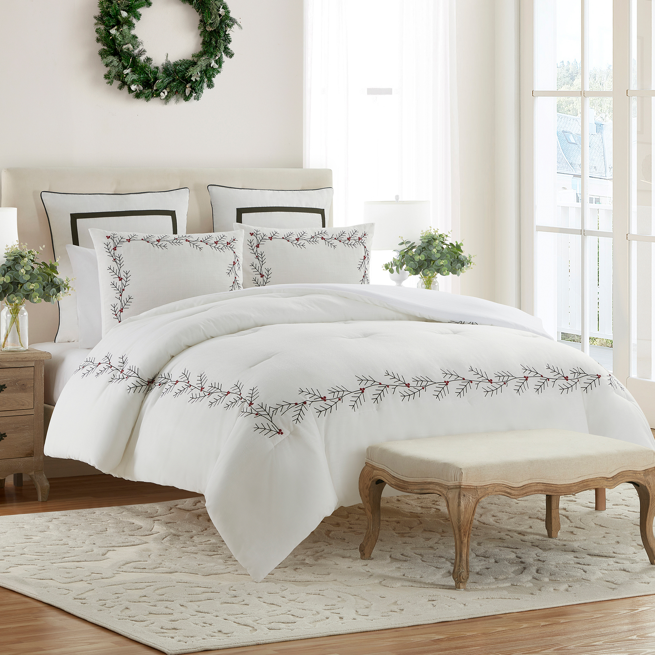 My Texas House Conroe 5-Piece Multicolor Embroidered Mistletoe Comforter Set, King
