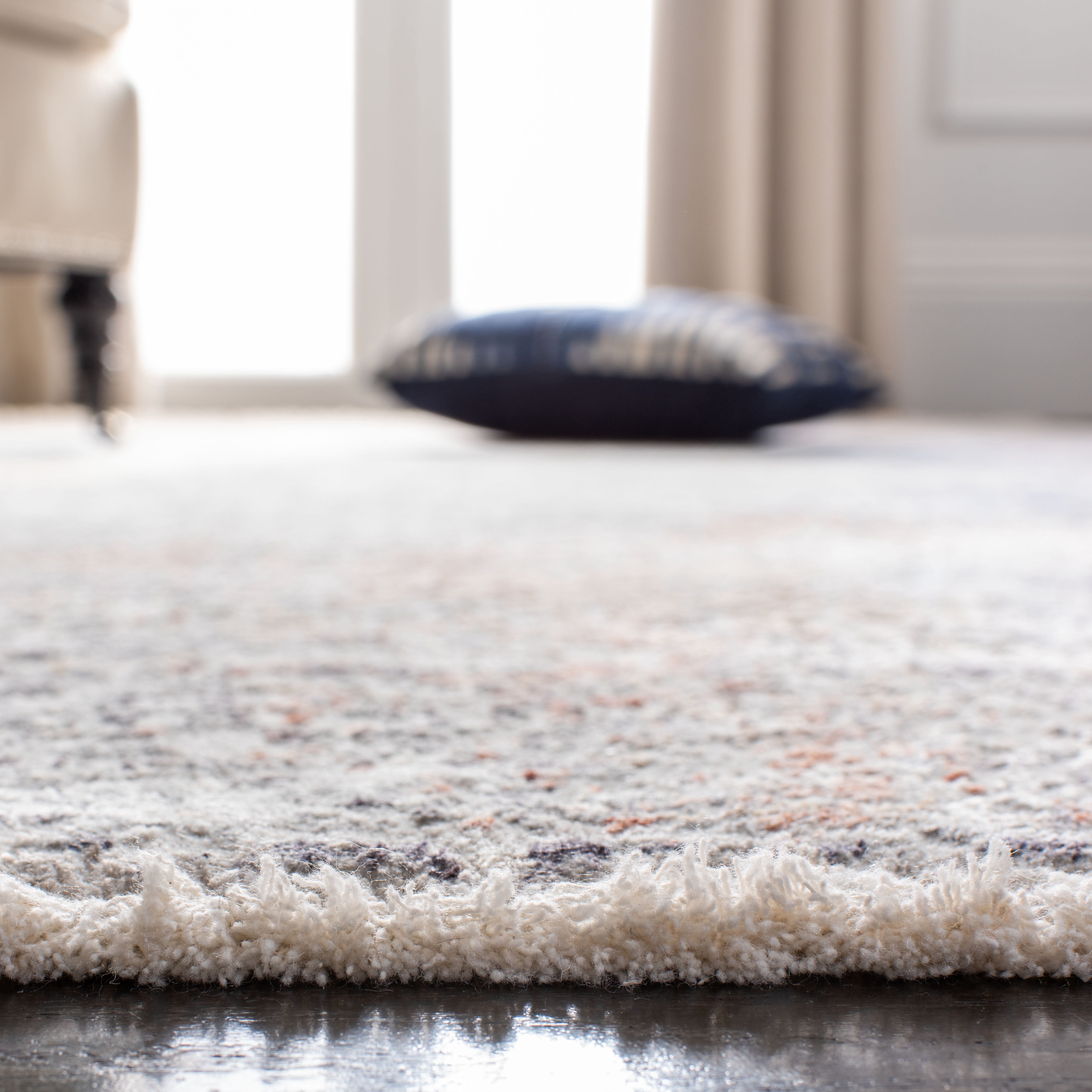 SAFAVIEH Dream Jessamine Distressed Area Rug, Grey/Blue, 5' x 8'