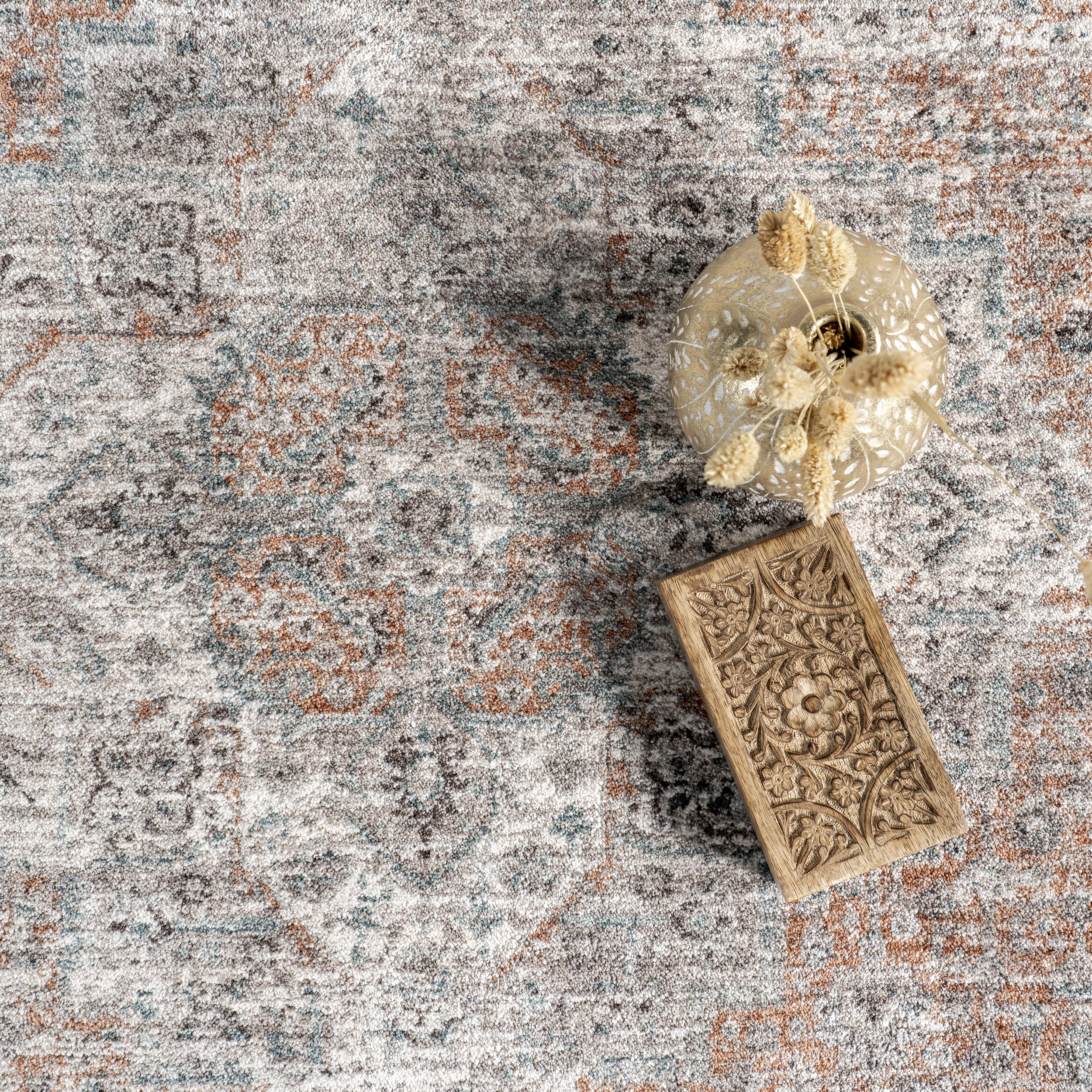 nuLOOM Kayleigh Traditional Faded Fringe Area Rug, 5' 3" x 7' 7", Rust