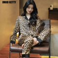 thumbnail image 3 of Conjunto de pijama con estampado de leopardo para mujer, ropa de dormir de seda satinada de dos piezas, pantalón de manga larga para estar en casa, Primavera, 3 of 4
