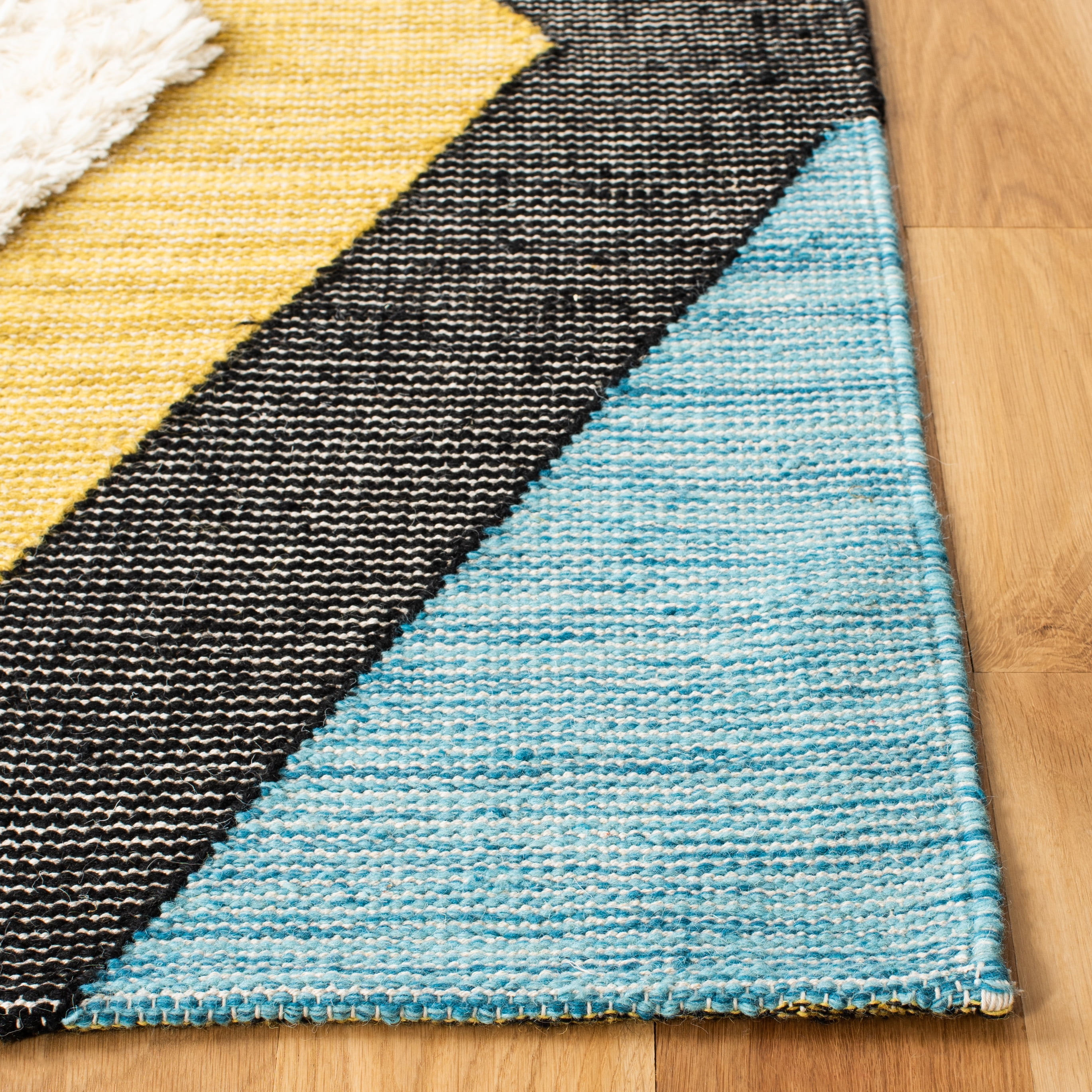 SAFAVIEH Kenya Kerstin Diamond Area Rug, Black/Ivory, 6' x 9'