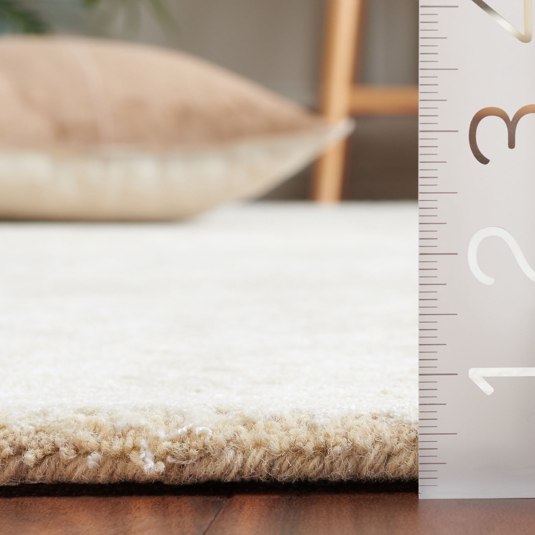 SAFAVIEH Glamour Flanagan Wavy Striped Area Rug, Gold/Ivory, 5' x 8'