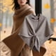 thumbnail image 4 of Chal envolvente para mujer, suéter suave con hombros descubiertos, bufanda acogedora para otoño e invierno Camello, 4 of 7
