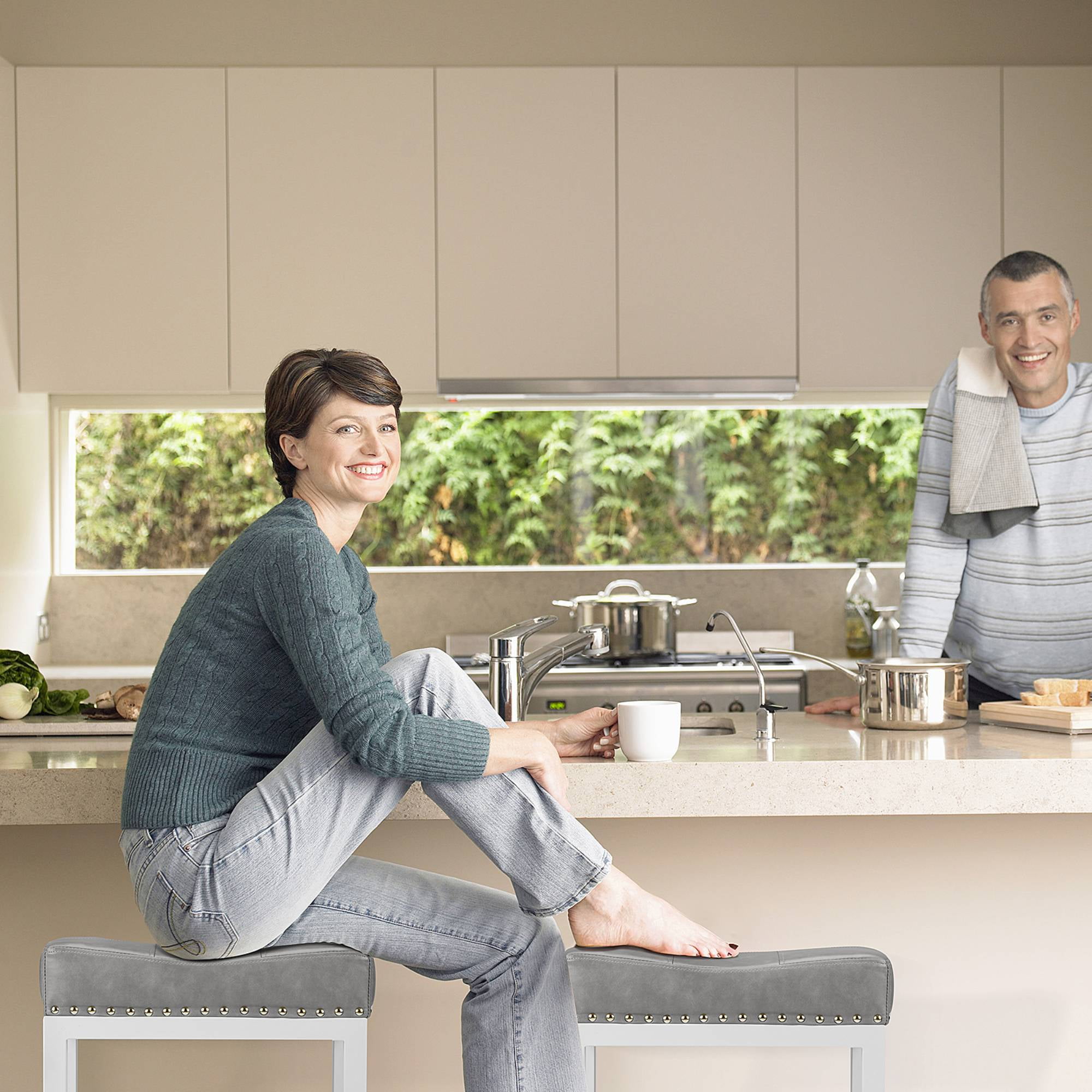 24 inch Saddle Bar Stools Set of 2 Leather Counter Height Bar Stools for Kitchen Island PU Sadless Stools Chair with Metal Footrest, Grey
