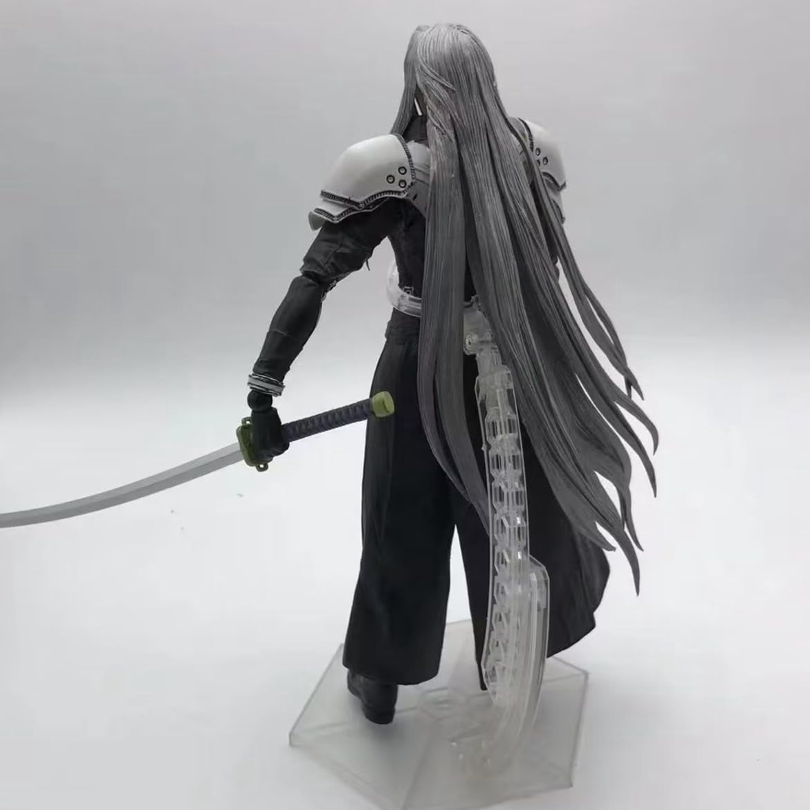 Sephiroth‌ Figure Standing Take A Knife Sephiroth‌ Anime Figures 28cm/11inch Anime Character Statue Model Decoration Ornament Gifts