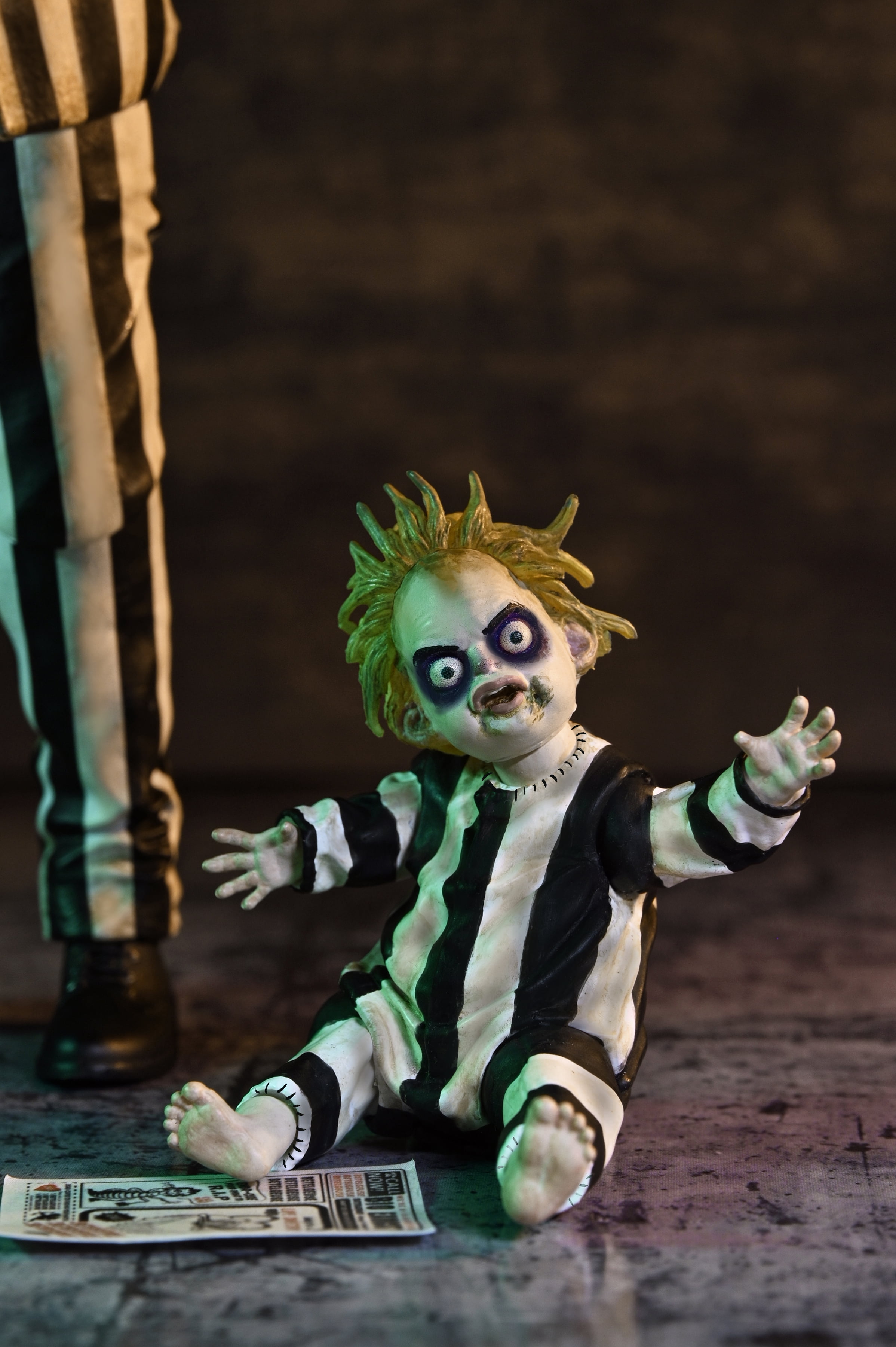 NECA Beetlejuice Beetlejuice (2024): Striped Suit Beetlejuice Ultimate Action Figure with Interchangeable Heads and Hands (7")