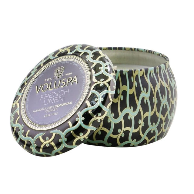 Lata pequeña con aroma a lino francés Candle Voluspa, 25 horas de duración