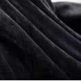 thumbnail image 4 of Manta TASTHROW, forro polar de franela, 50 x 70 cm, color negro, 4 of 8