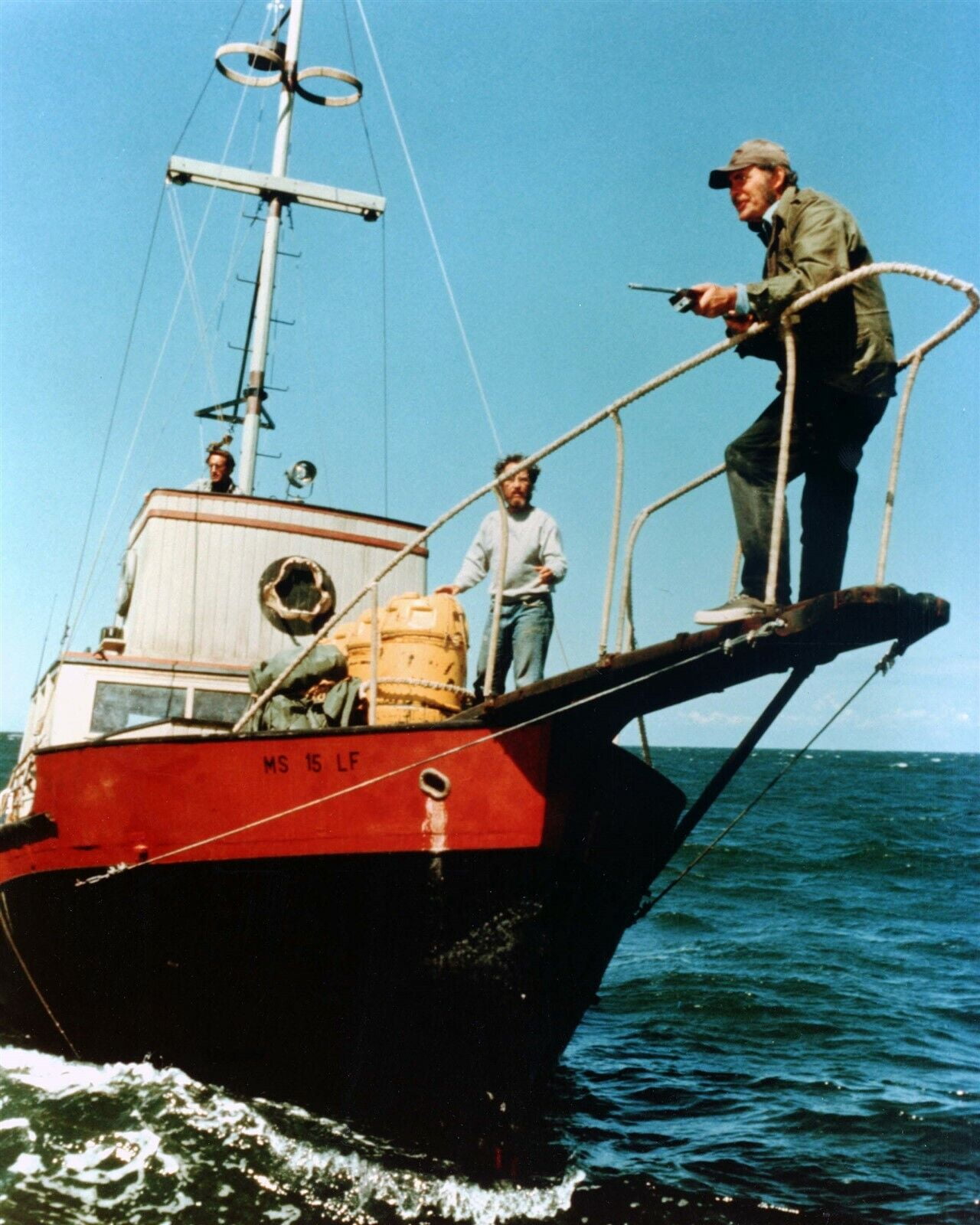 Jaws Robert Shaw on Orca bow sprit with spear gun Richard Dreyfuss