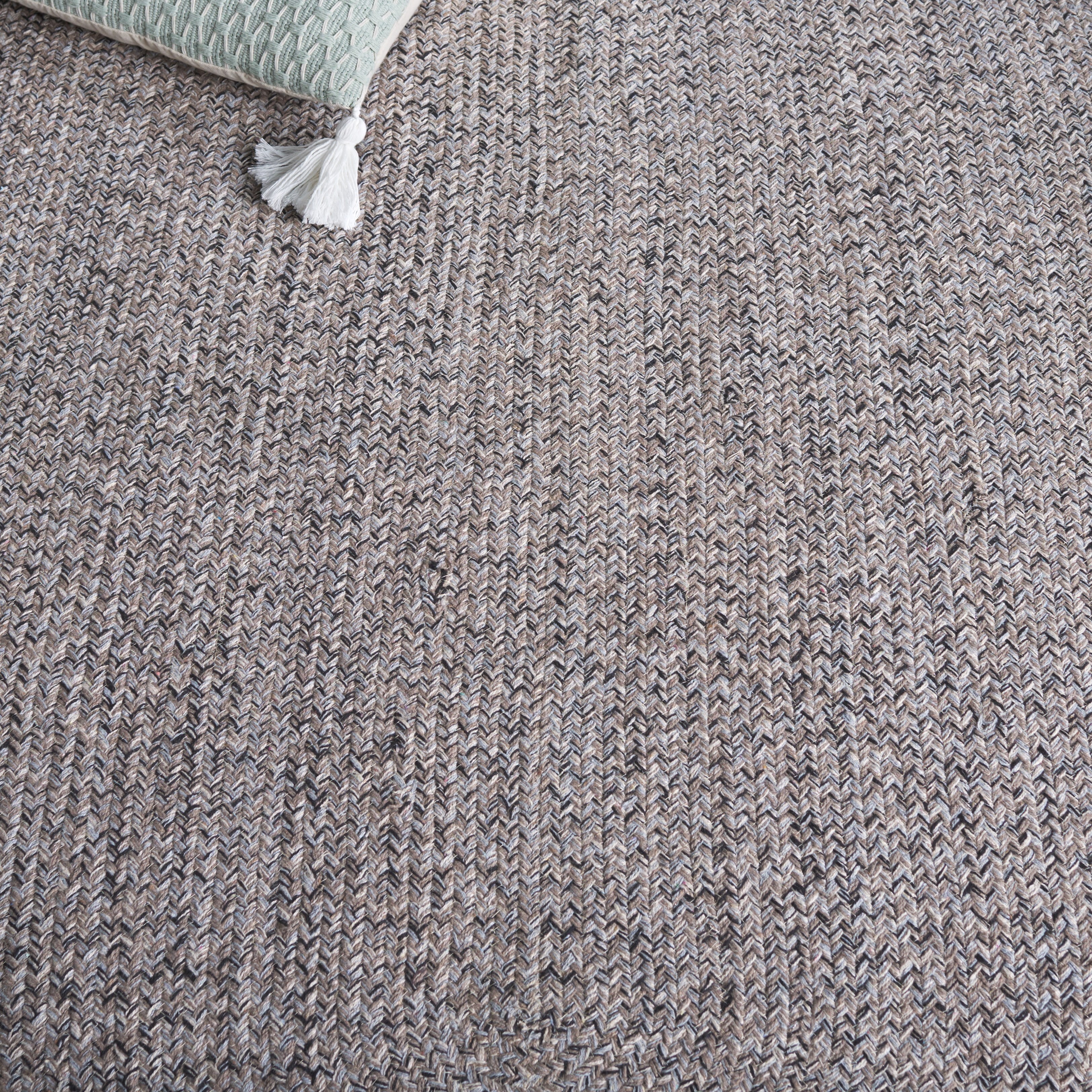 Safavieh Braided Rug Collection Country, Farmhouse, Rustic Braided Gray Geometric Area Rugs, 6' x 9' Oval, Reversible