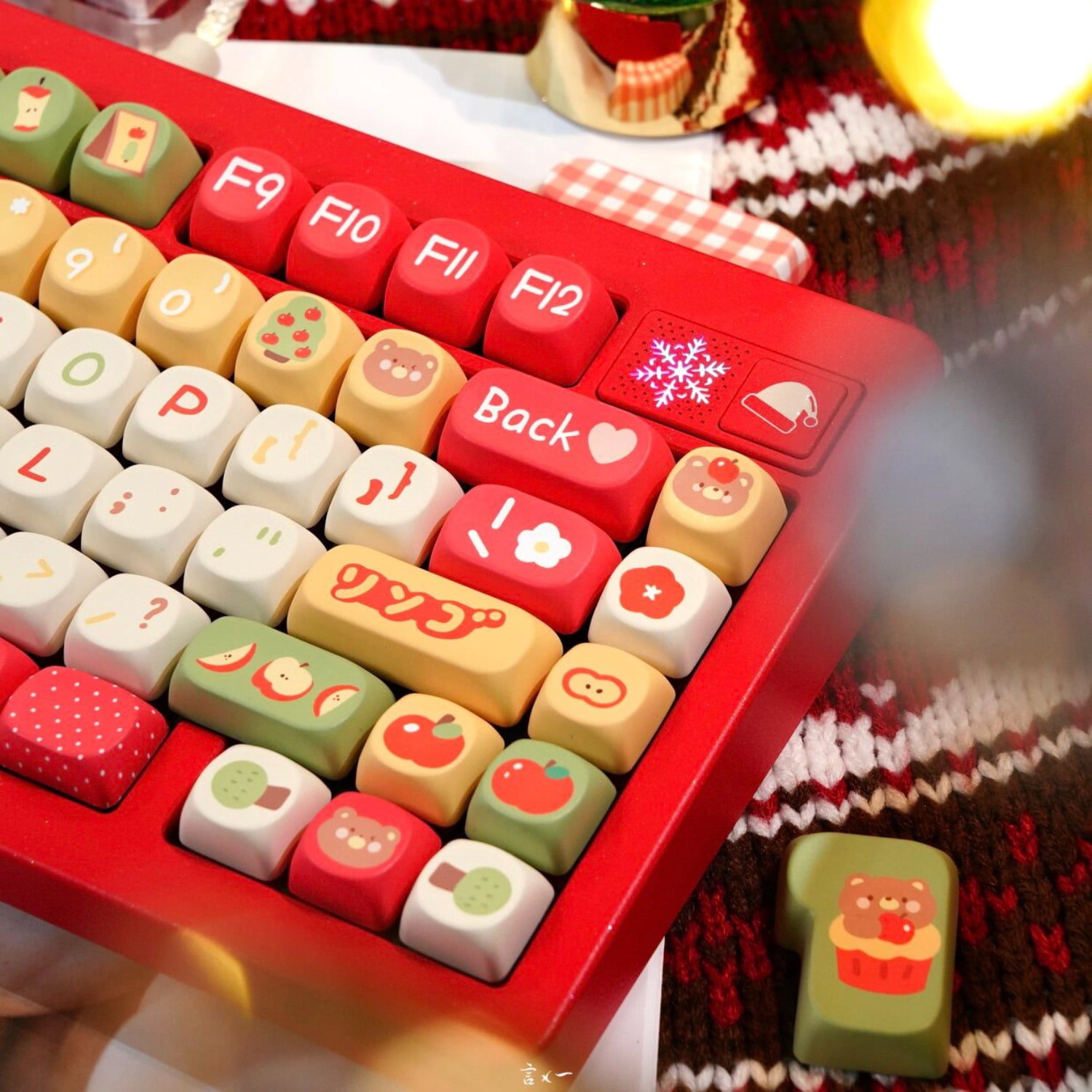 Cute ForApple Bear Christmas Keycaps, SOA Profile PBT Dye-Sub Keycap Set with Festive Holiday Design for Mechanical Keyboard