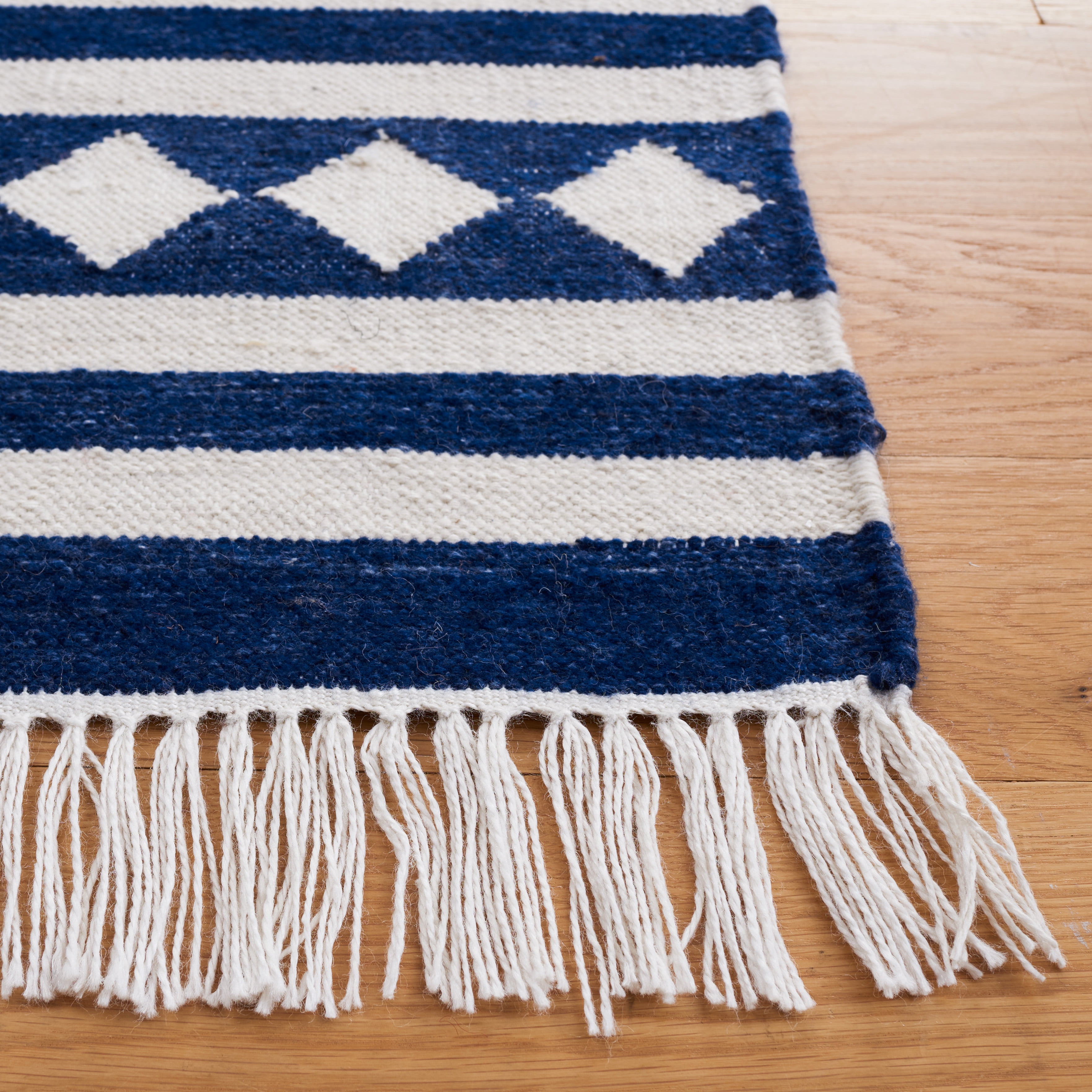 SAFAVIEH Kilim Trochez Geometric Area Rug, Navy/Ivory, 8' x 10'