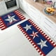 thumbnail image 1 of Juego de dos alfombras de cocina con temática del Día de la Independencia, con felpudos patrióticos antideslizantes con estampado de banderas rojas, blancas y azules para fregadero y cocina., 1 of 6