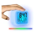 thumbnail image 1 of Reloj Despertador Digital De Cubo Con Luz Led Multicolor Color Blanco, 1 of 5