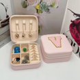 thumbnail image 4 of Caja organizadora de joyas resistente Preppy Stuff para chicas adolescentes Estuche de viaje con iniciales de moda para collares, pendientes y anillos Regalos para mujeres y niñas, 4 of 7