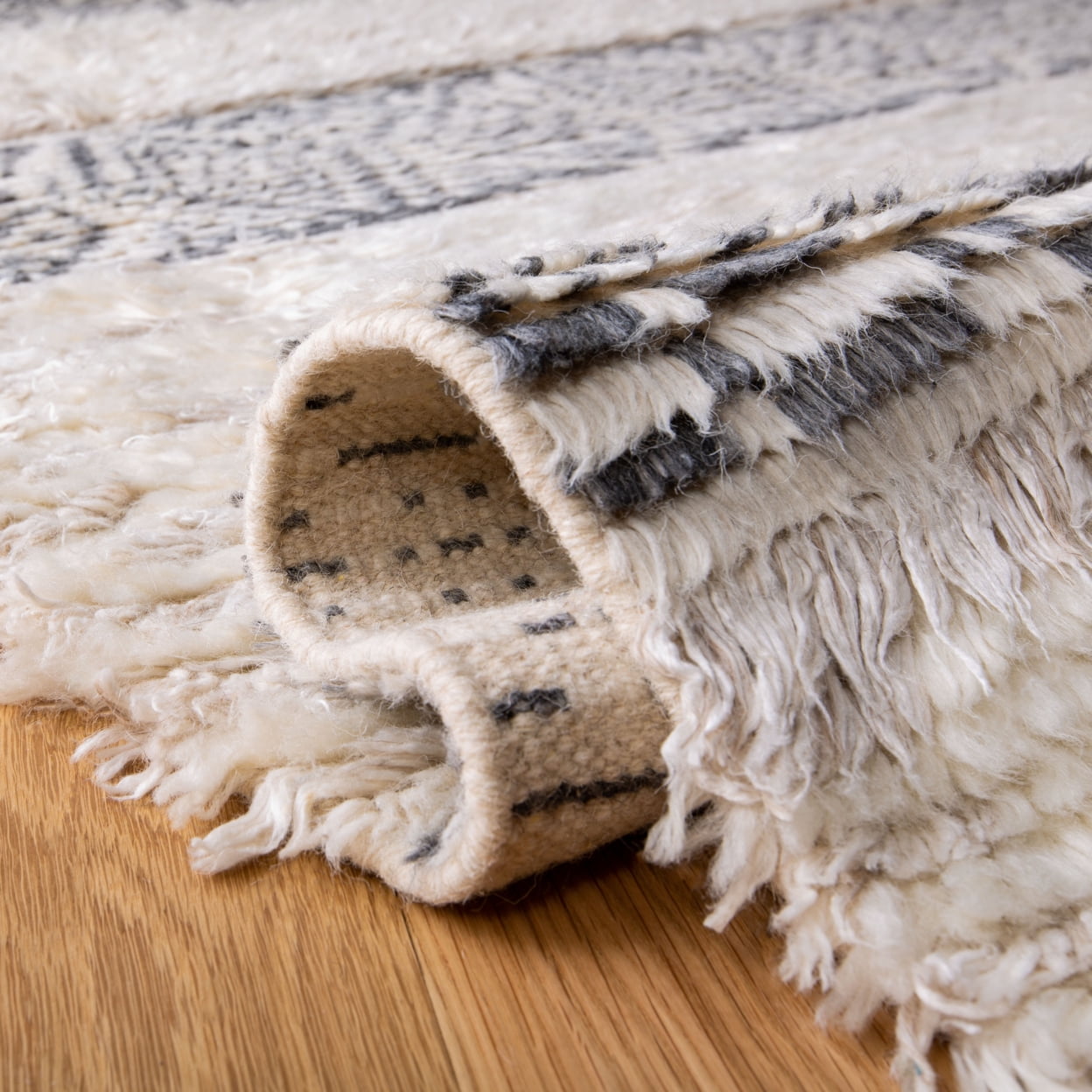 SAFAVIEH Manhattan Earnestine Southwestern Runner Rug, Ivory/Grey, 2'3" x 8'