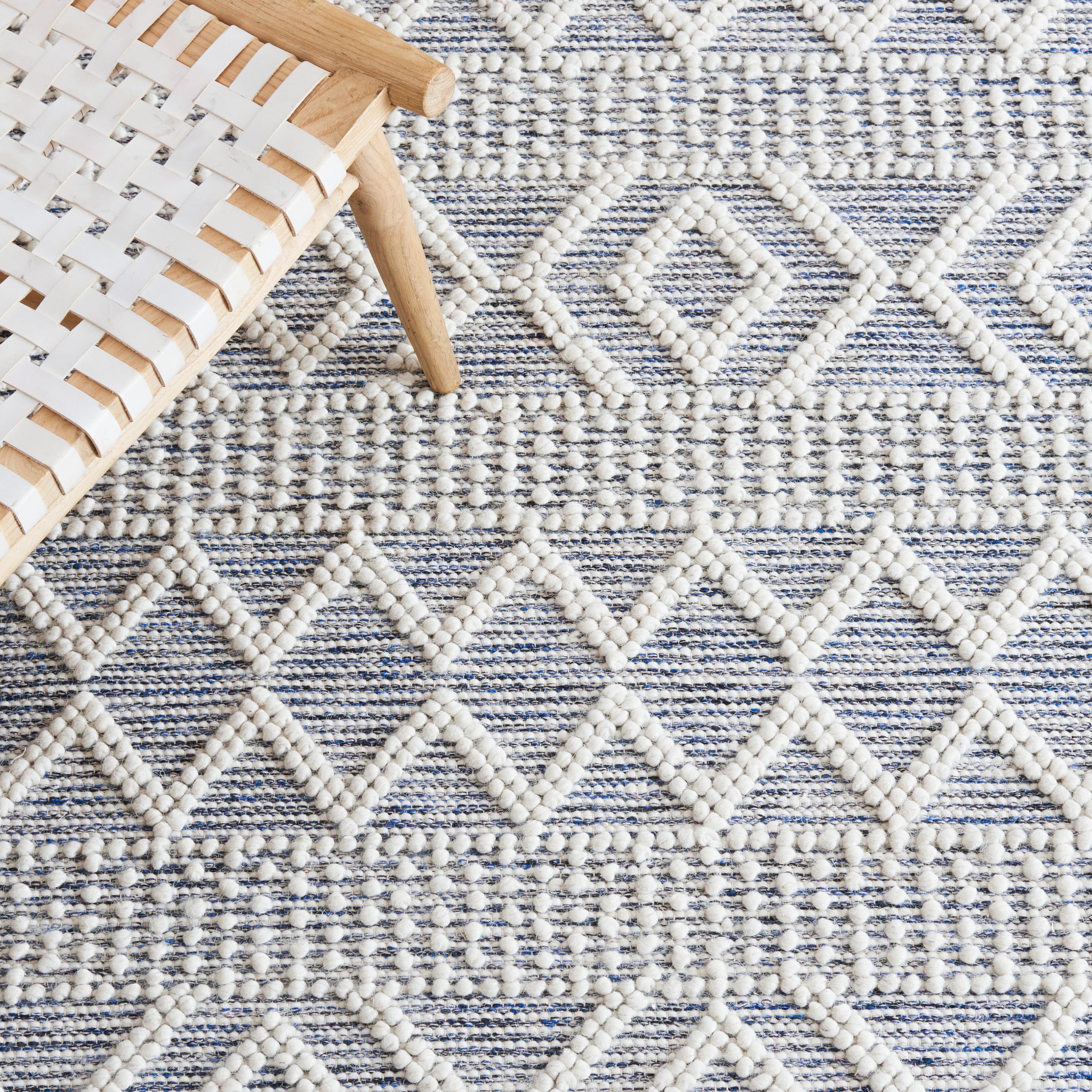 SAFAVIEH Vermont Wichita Aztec Area Rug, Ivory/Blue, 5' x 8'