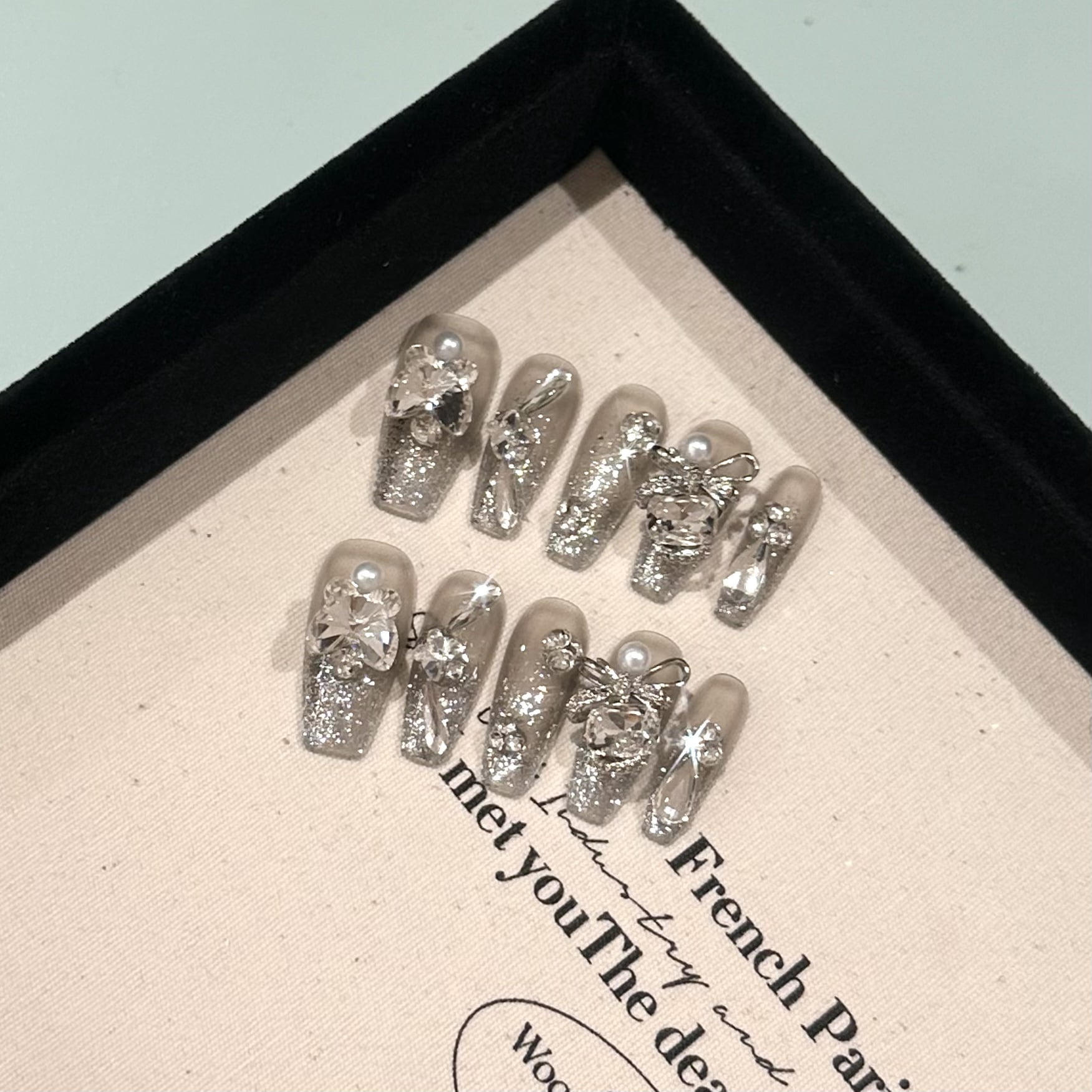 Hand-worn nail pads have a high sense of summer ice through gray butterfly big diamond nail stickers, removable, explosive, light and luxurious