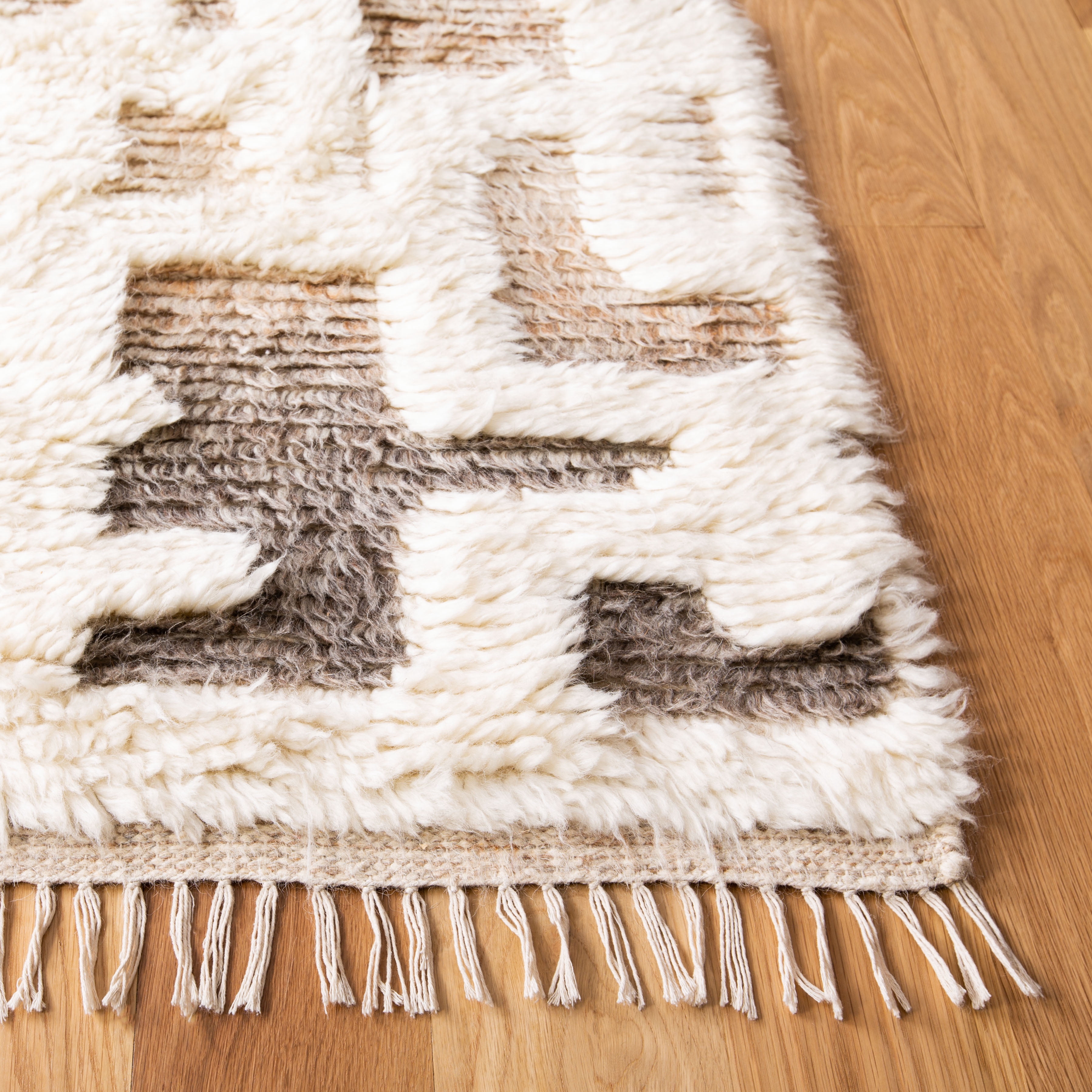 SAFAVIEH Manhattan Margaret Abstract Maze Area Rug, Ivory/Grey, 5' x 8'