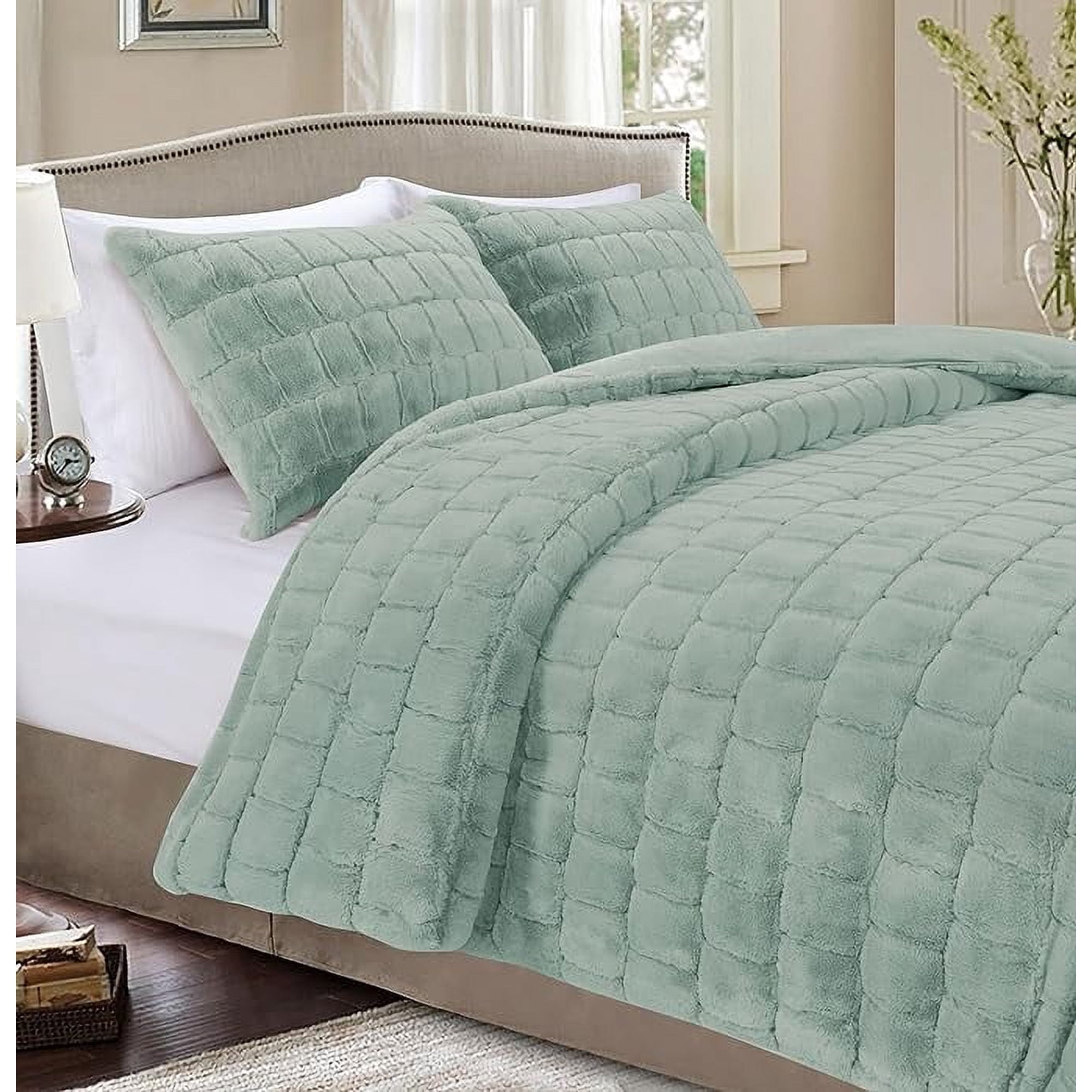 Elegant Comfort Bedding Set 3-Piece Faux Rabbit Fur Comforter Set - All Season Warm Down Alternative , Plush Micro-Mink 3PC Bedding Set with Matching Shams, King, Sage