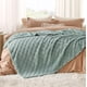 thumbnail image 5 of Manta de cama con forro polar Queen, color verde salvia, 230 x 230 cm, 5 of 8
