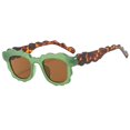 thumbnail image 1 of Lentes de Sol COTIA Moda Cuadrados con Forma Ondulada Verde para Mujer/Hombre, 1 of 6