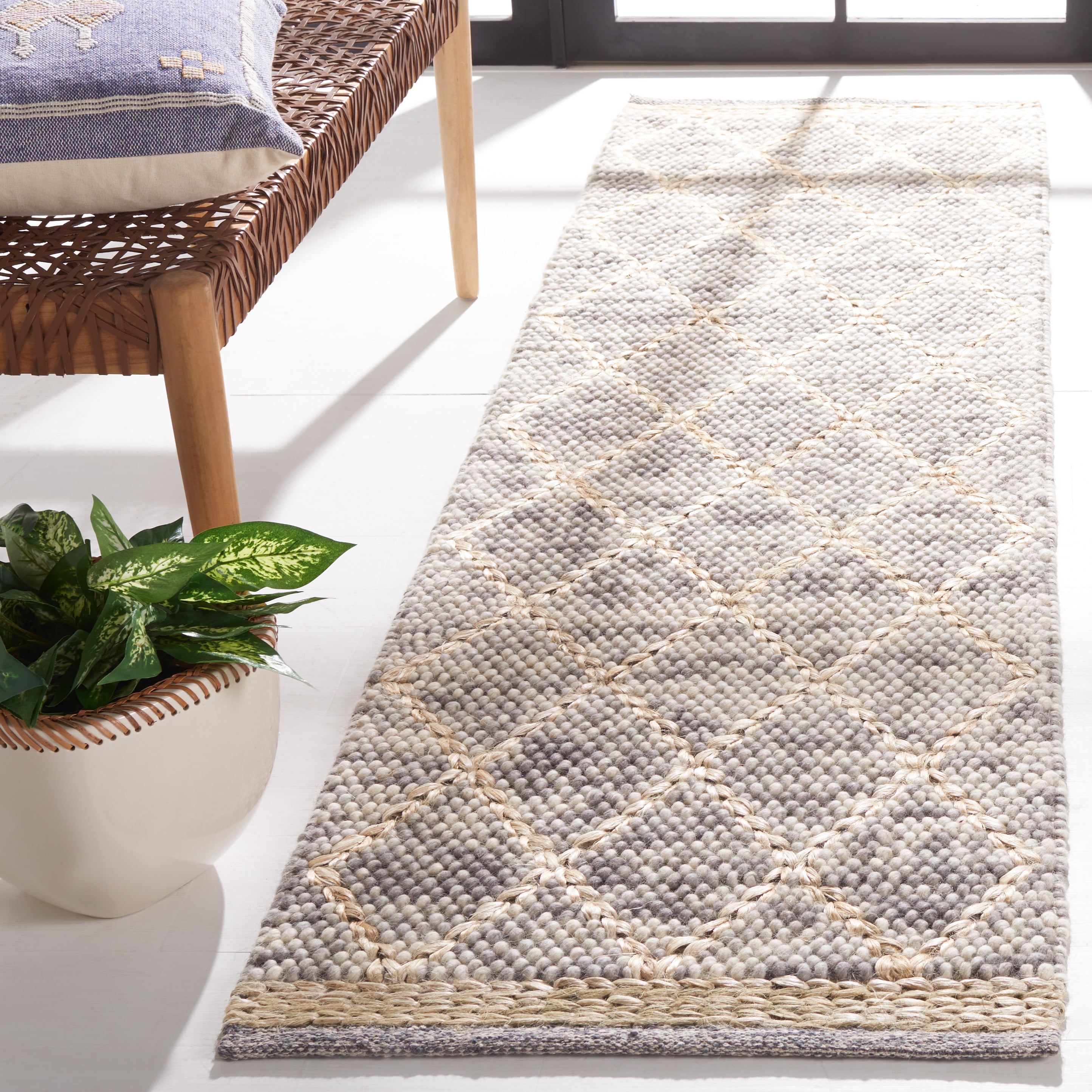 SAFAVIEH Natura Glenn Diamond Runner Rug, Light Grey/Natural, 2'3" x 13'