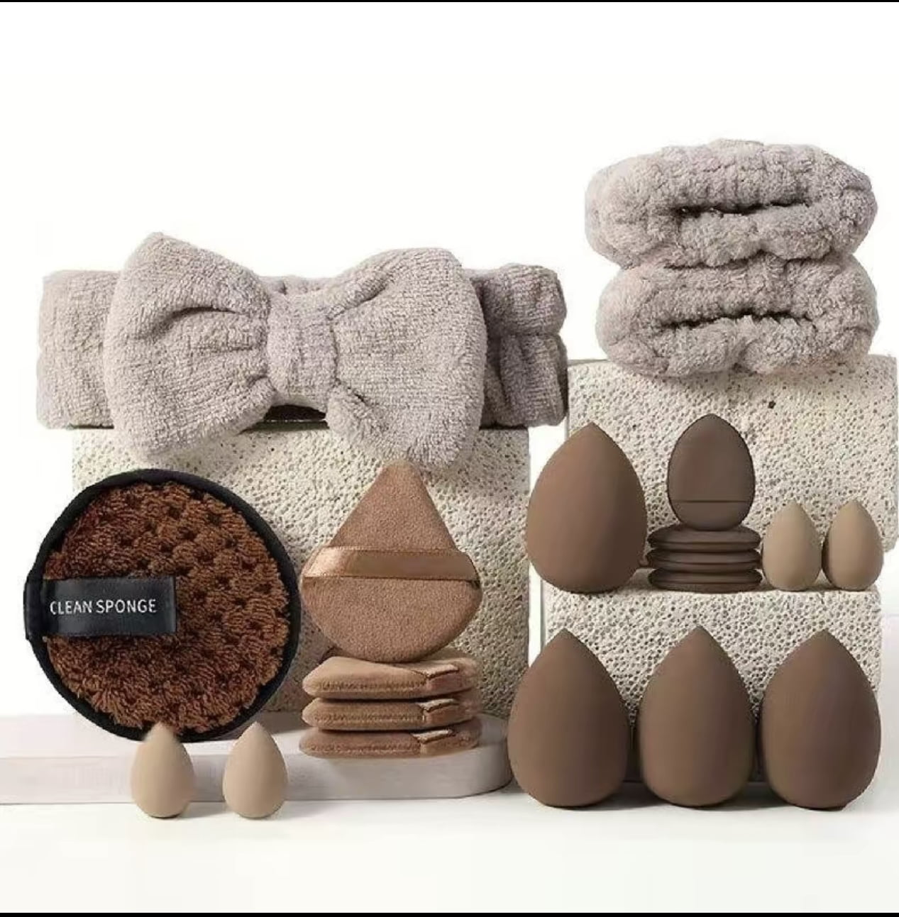 ROHAJSHOP Makeup Brush Set 67 Pcs, Foundation Powder Concealers Eye Shadows Blush Makeup Brushes ,puffs, sponges and Travel bag