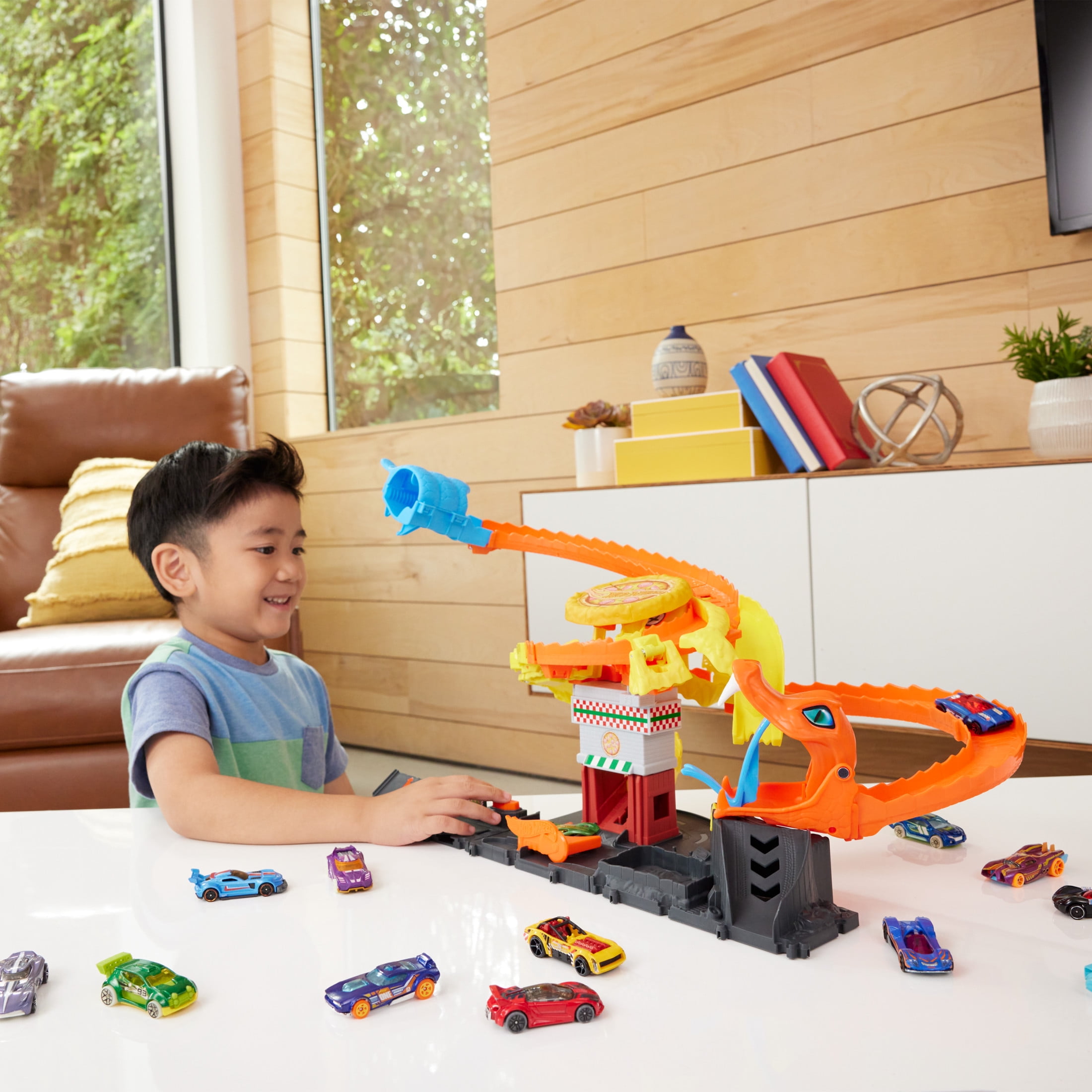 Hot Wheels City Track Set Pizza Slam Cobra Attack Playset with 1:64 Scale Toy Car for Kids, 24.51 in(图3)