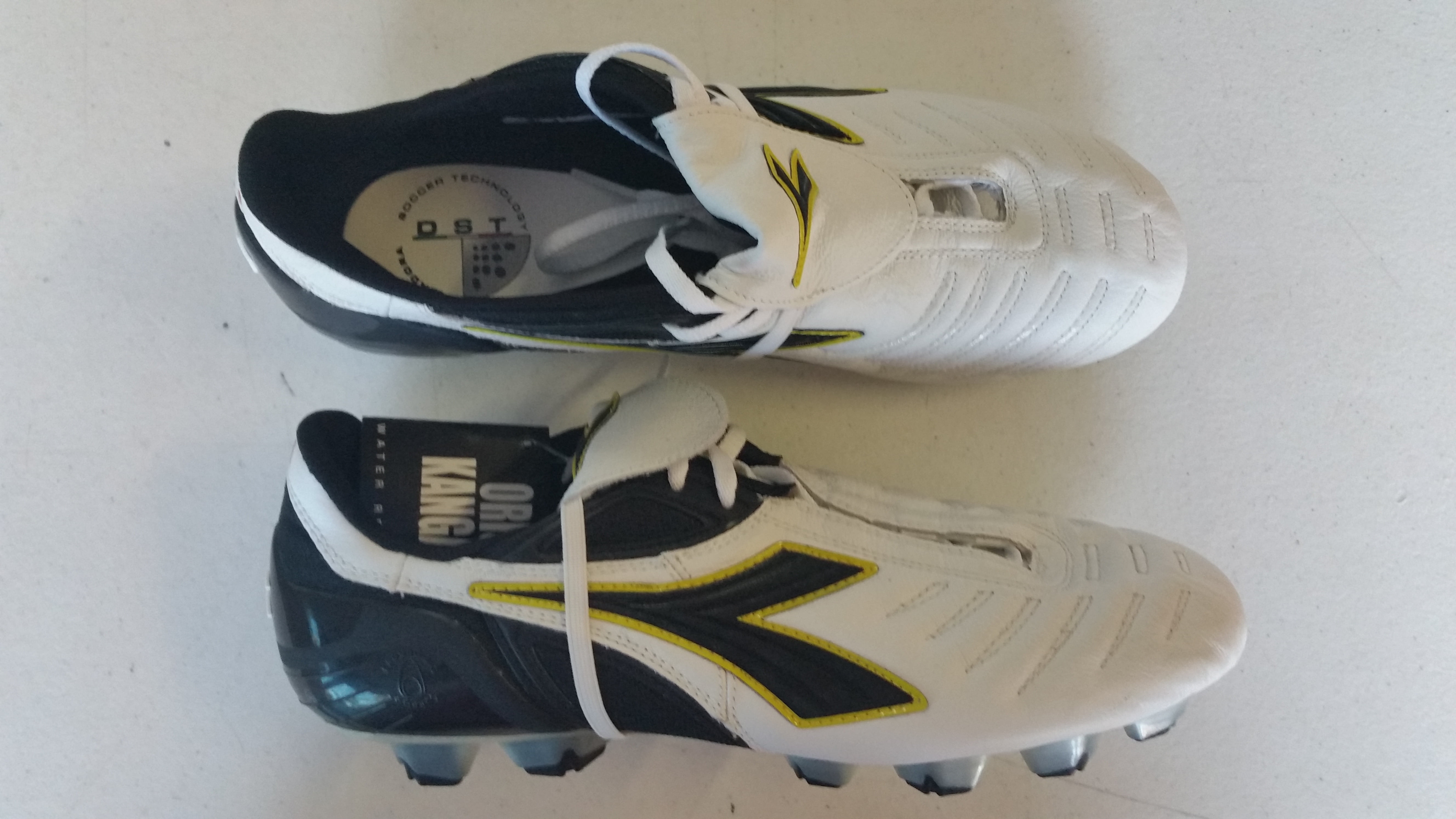 size 11.5 soccer cleats