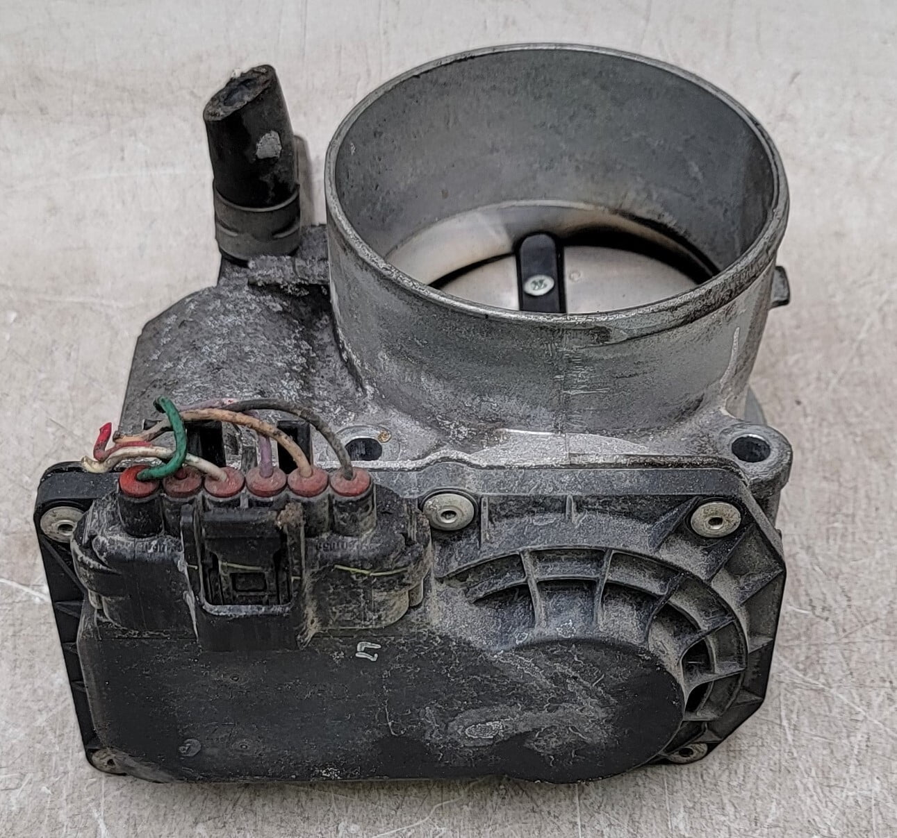 Pre-Owned 2017 Toyota Tacoma Throttle Body For 3.5L Engine OEM - Verify Specific Vehicle Fitment In Description - (Good)