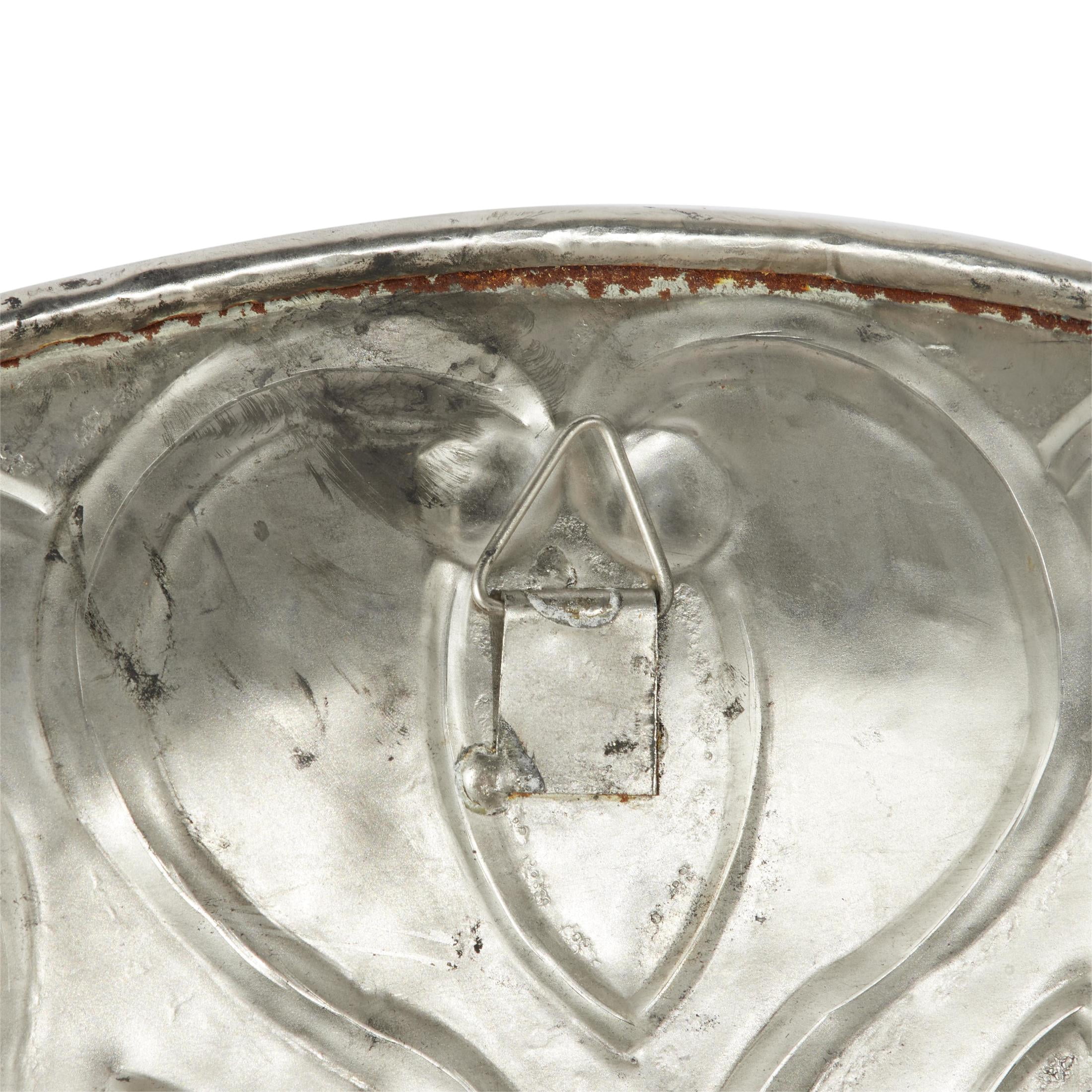 DecMode Silver Metal Plate Wall Decor with Embossed Details