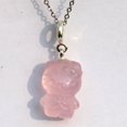 thumbnail image 1 of Precio al por mayor, colgante tallado de Hello Kitty de cristal de piedra curativa de cuarzo rosa Natural con cadena, 1 of 4