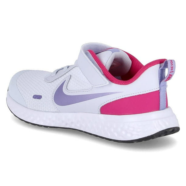 Nike Revolution