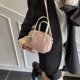 thumbnail image 2 of Bolso de almohada portátil, moderno y elegante, para mujer, nuevo bolso de hombro de estilo coreano, diseño de nicho, bolso de mensajero, 2025, 2 of 5